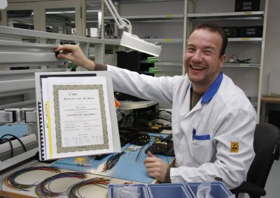 Medewerker van Electro-Watt met behaalde IPC-certificaat